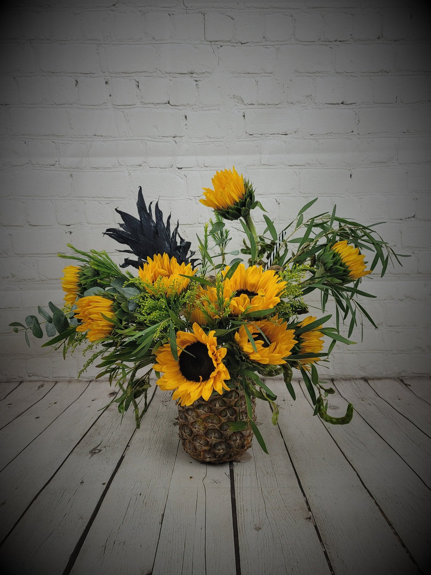 Pineapple cocktail ( Sunflowers in Pineapple)