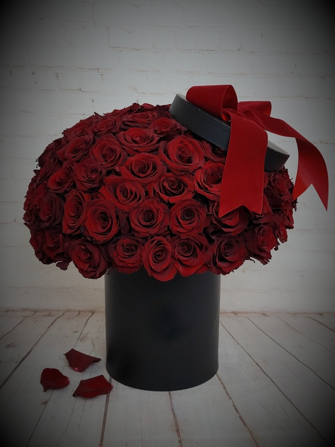 100 red roses in a box