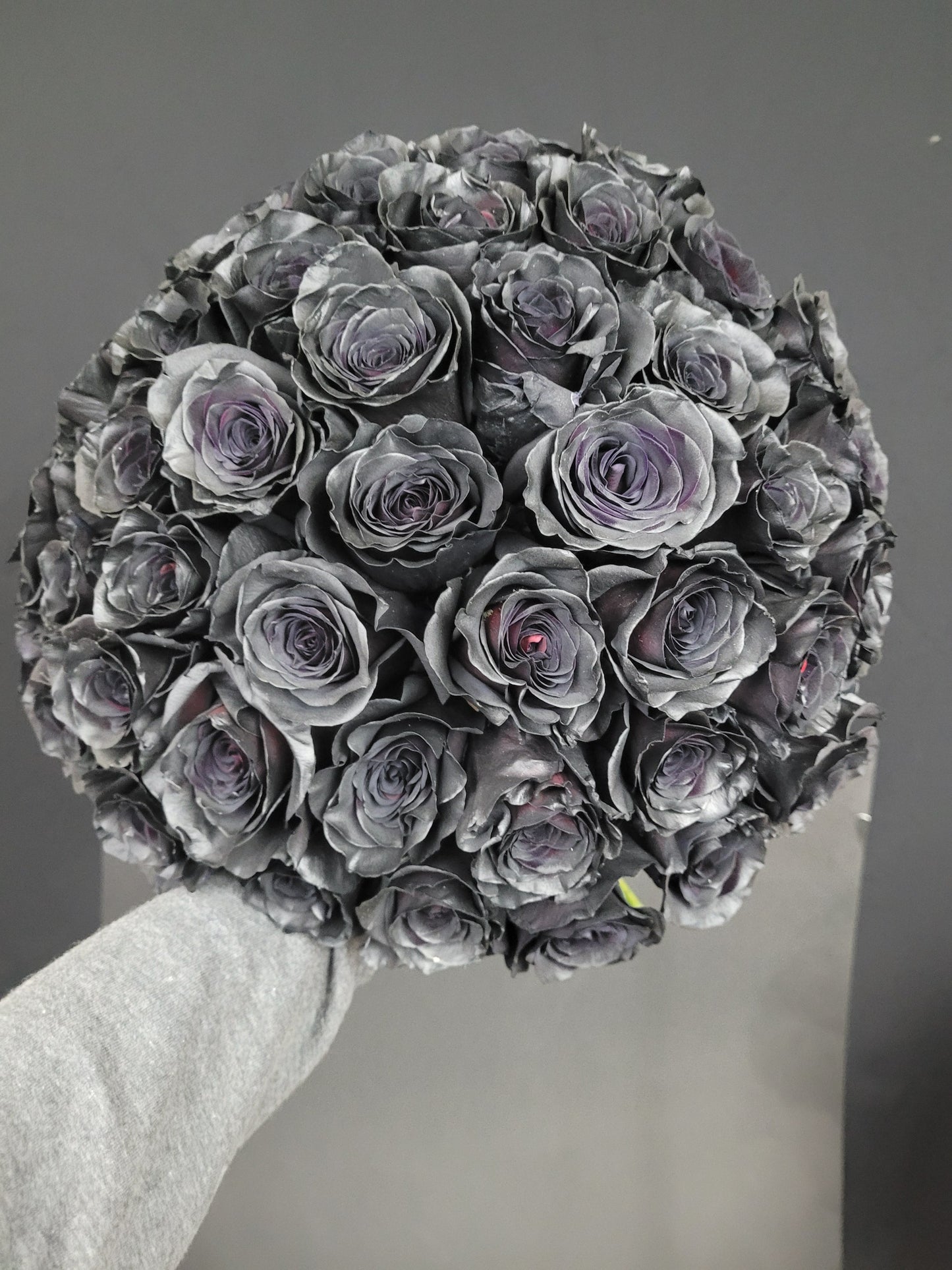 50 black roses